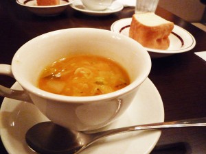 スープと自家製フォカッチャ