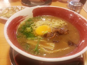 ⑦徳島ラーメン生玉子写真