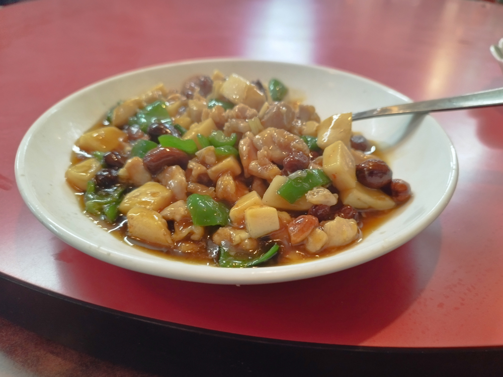 栃木県「中国料理　華清-かしん」鶏皮とカシューナッツ炒め